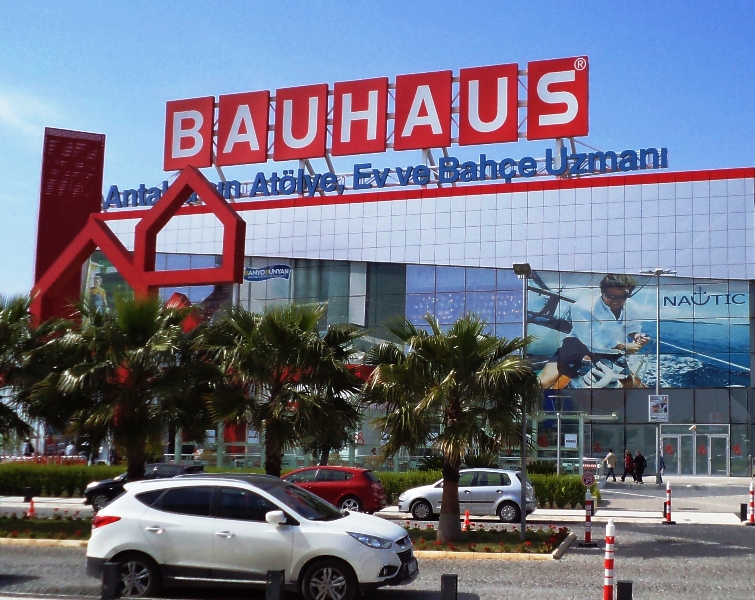 BAUHAUS все для дома и отдыха, торговый центр в Анталии